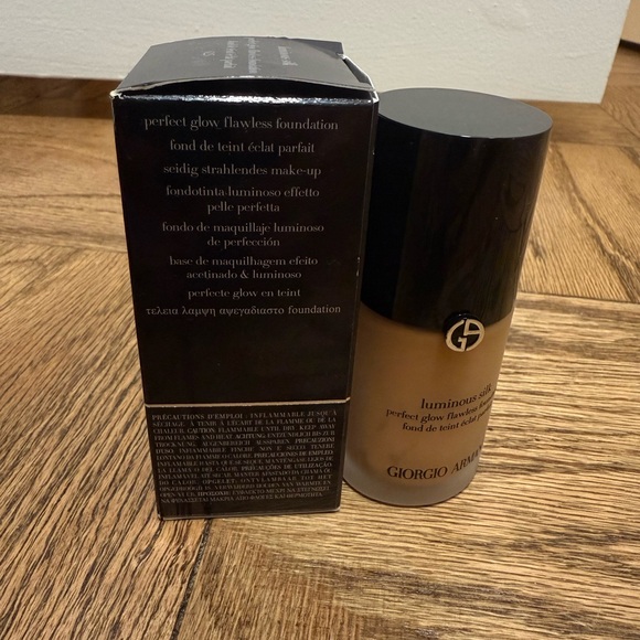 Giorgio Armani Luminous Silk Foundation - 6.25 - Picture 9 of 10